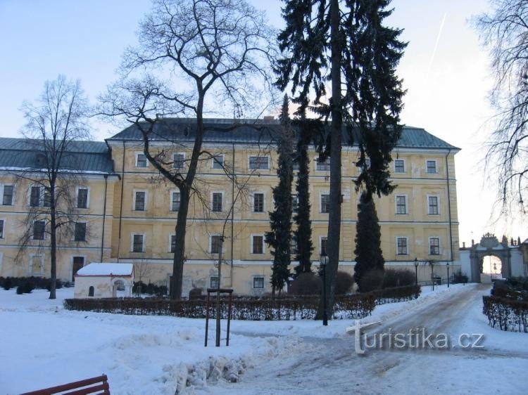 Kastély a kastélyparkból: Kastély a kastélyparkból