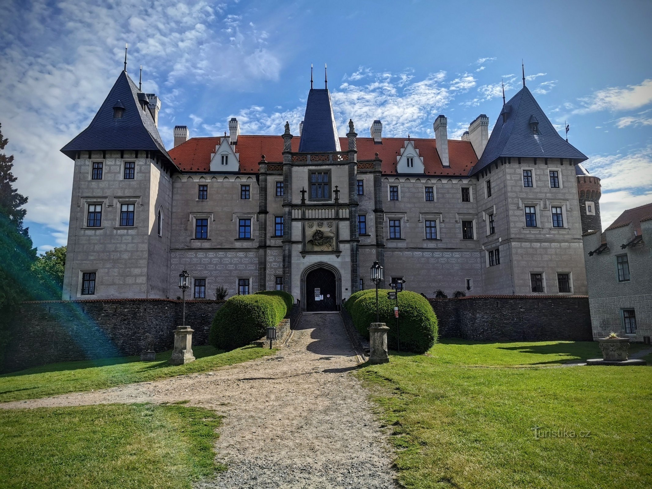 Žleby Chateau