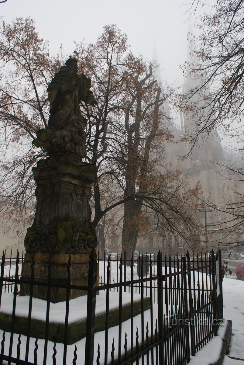 înceţoşat Olomouc baroc şi neogotic