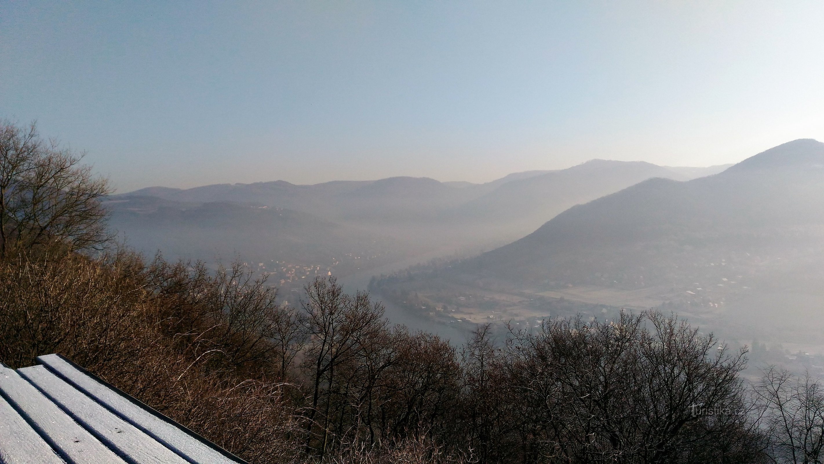 vue brumeuse de l'église Dubick