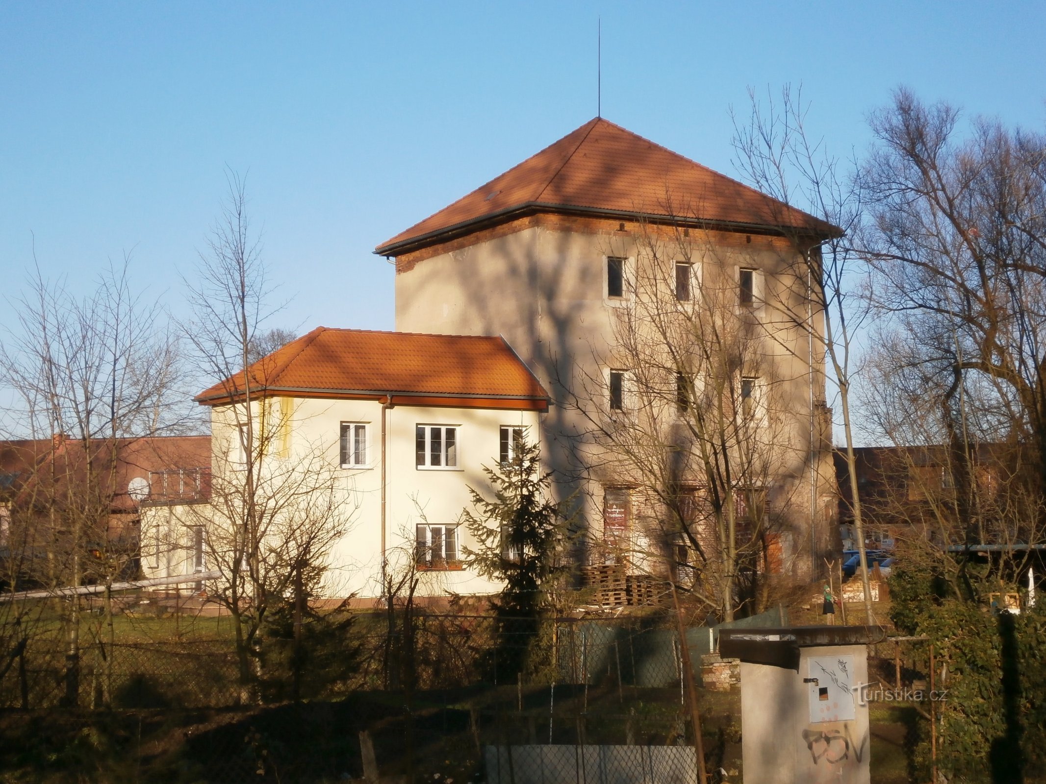 Zámostí No. 350 (Hradec Králové, 28.12.2012. április XNUMX.)