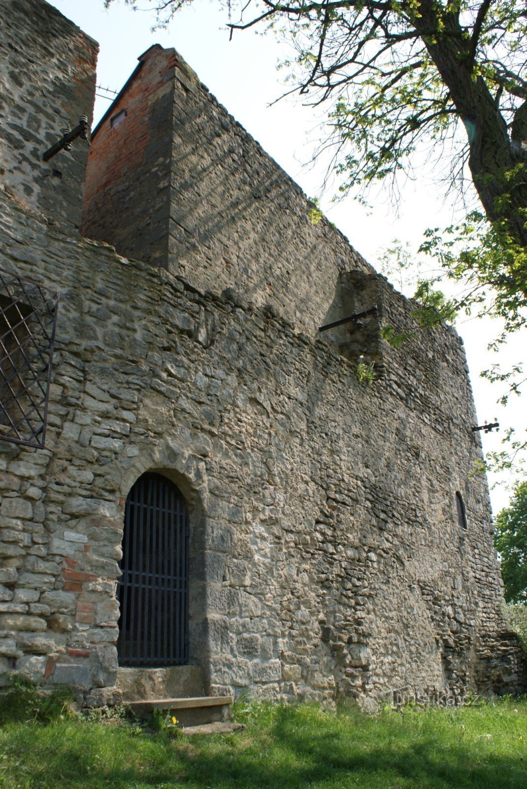 Zámostí - a gótikus Hrádek vár romjai (Starý Stránov, Myškův Hrádek)