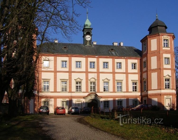 Zámrsk - château : Les archives de l'État se trouvent dans le château