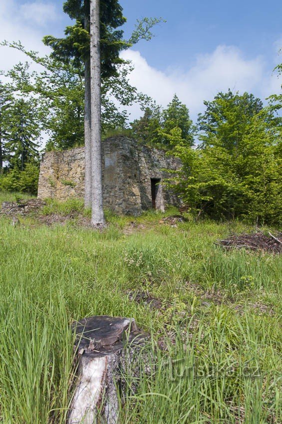 Verfallener Aussichtsturm