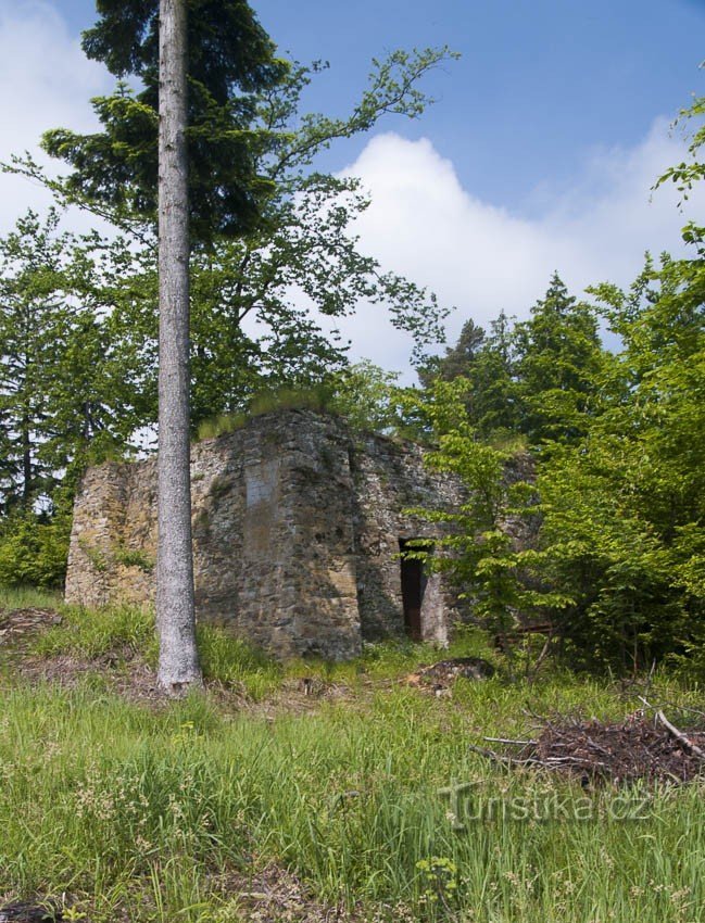 Verfallener Aussichtsturm