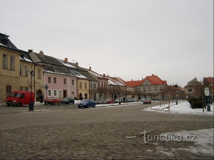 Zachód i północ od placu