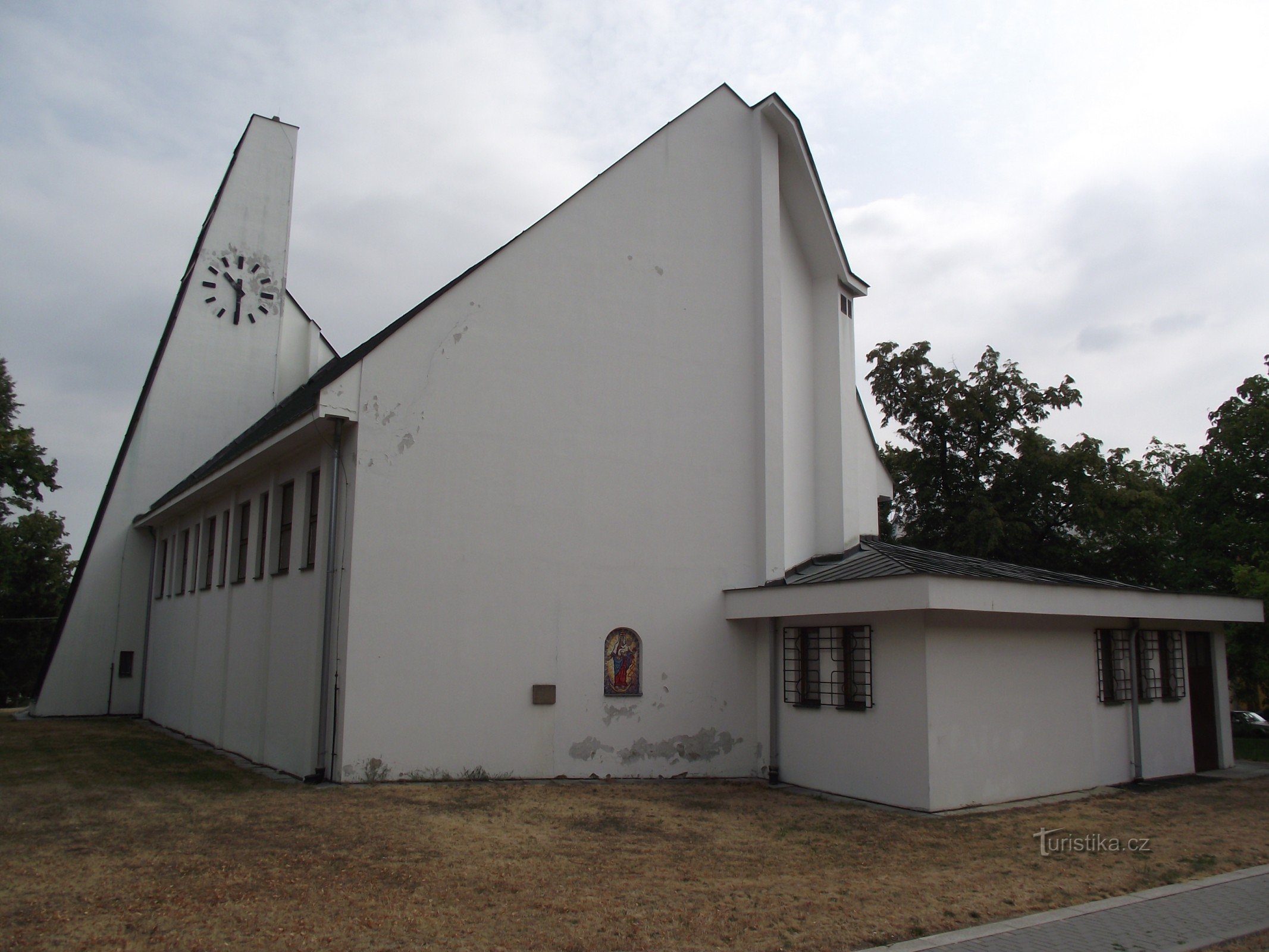 la parte occidental del templo de Křelov