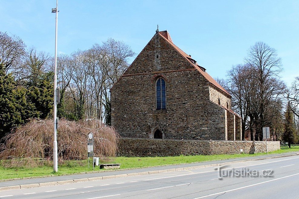 fachada oeste de la iglesia