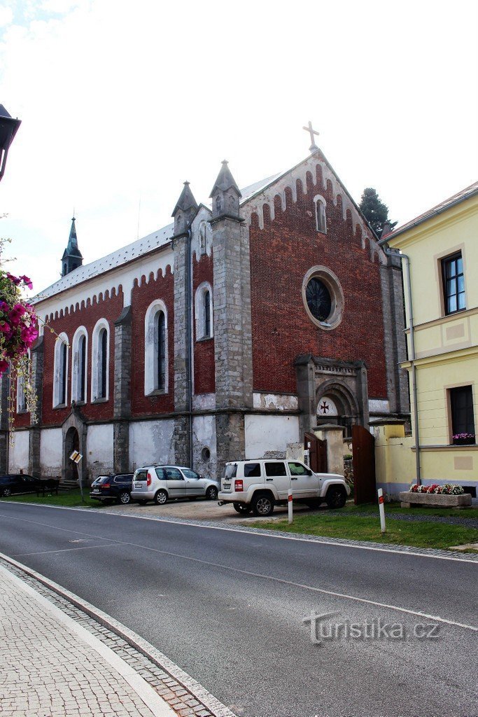 La facciata occidentale della chiesa di S. Caterina