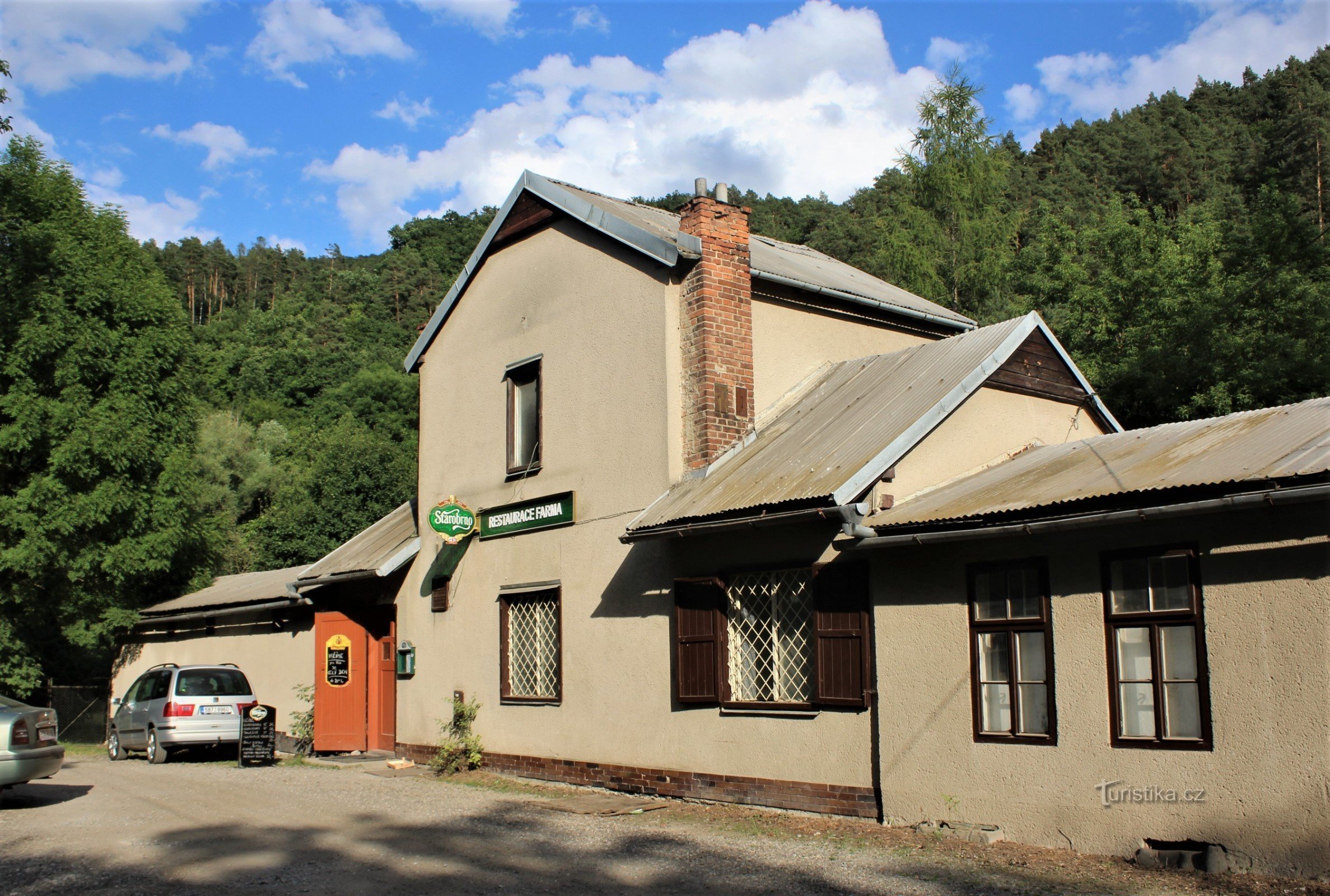 The facility is located on a walking route in the Svitava river valley