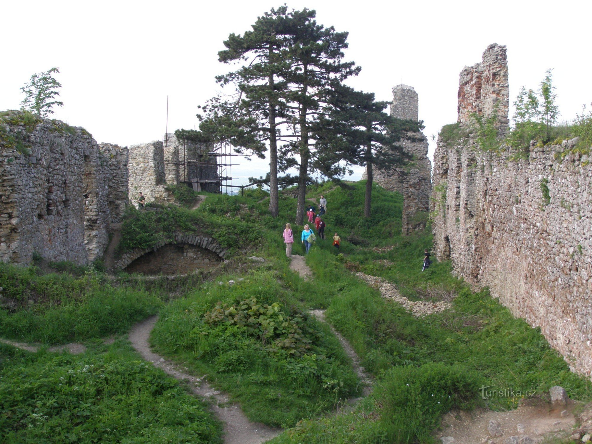 la vieille monumentalité des âges