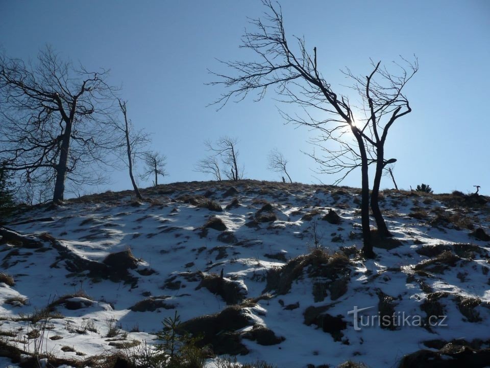 Zasněžený vrchol Klíče na jaře 2012.