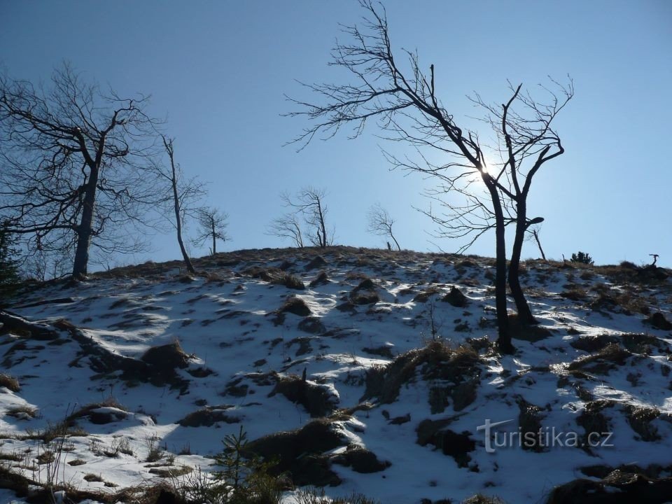 De besneeuwde top van Klíče in het voorjaar van 2012.