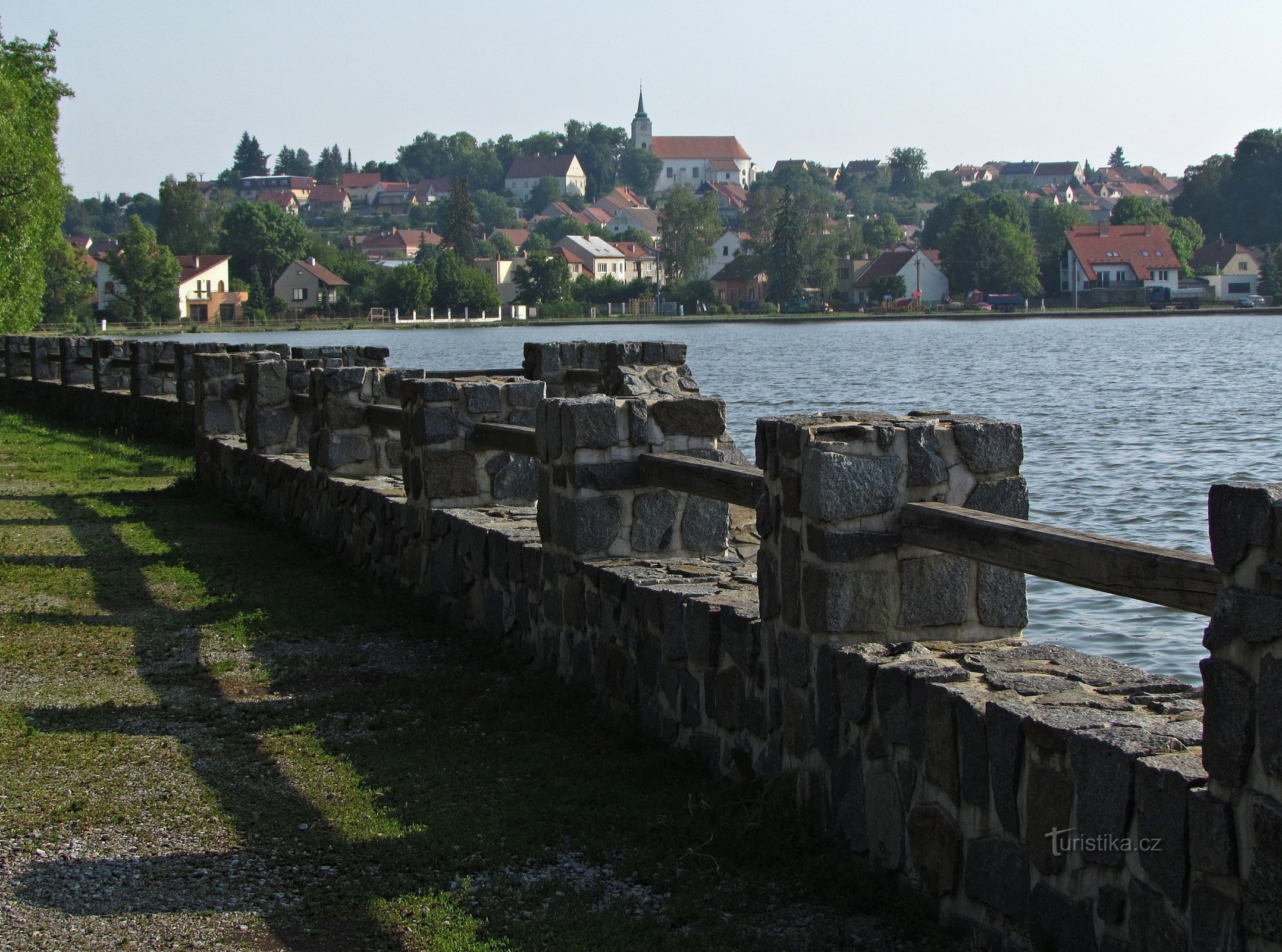 Halten Sie an den Teichen von Jedovnické