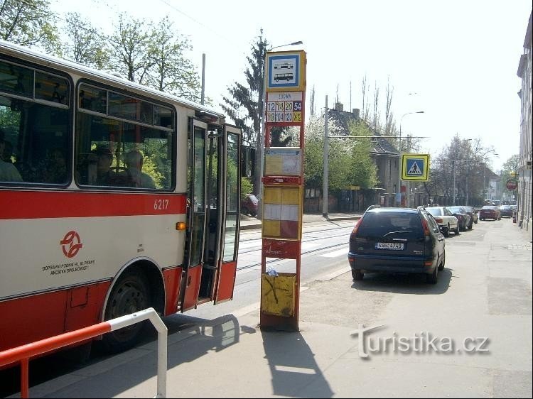 Haltestelle der öffentlichen Verkehrsmittel Zlíchov