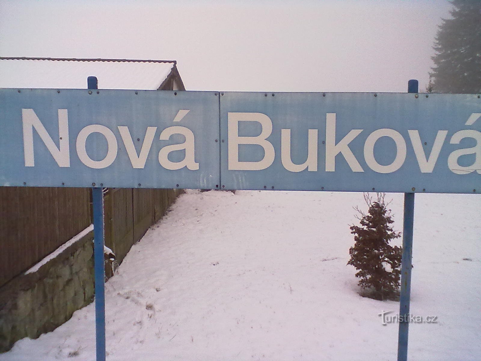 Zastávka Nová Buková - oproti Pelhřimovu je zde jako na Sibiři.