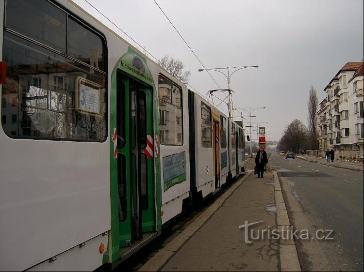 Tramvajska postaja Dvorce