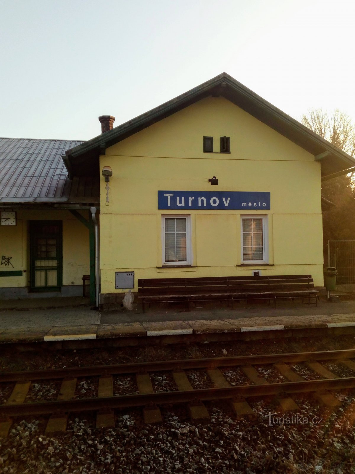 Bushaltestelle Turnov město - Sie können vom Hauptbahnhof hierher gehen oder zu Fuß gehen