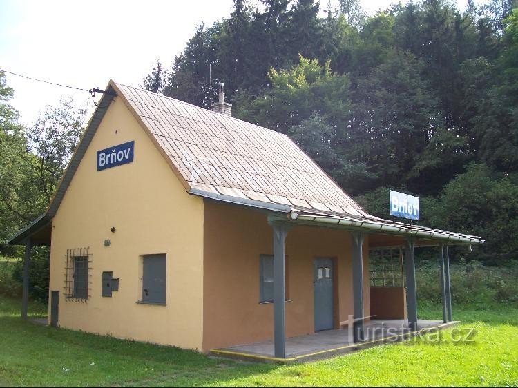 Fermata: Stazione ferroviaria, dall'altra parte della strada rispetto al cartello