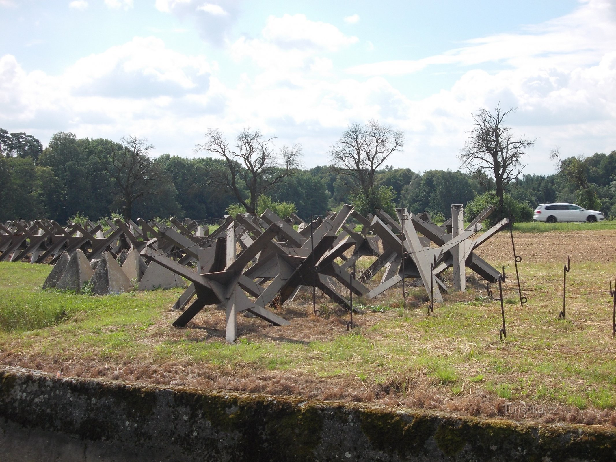 Straßensperren am Infanterie-Blockhaus