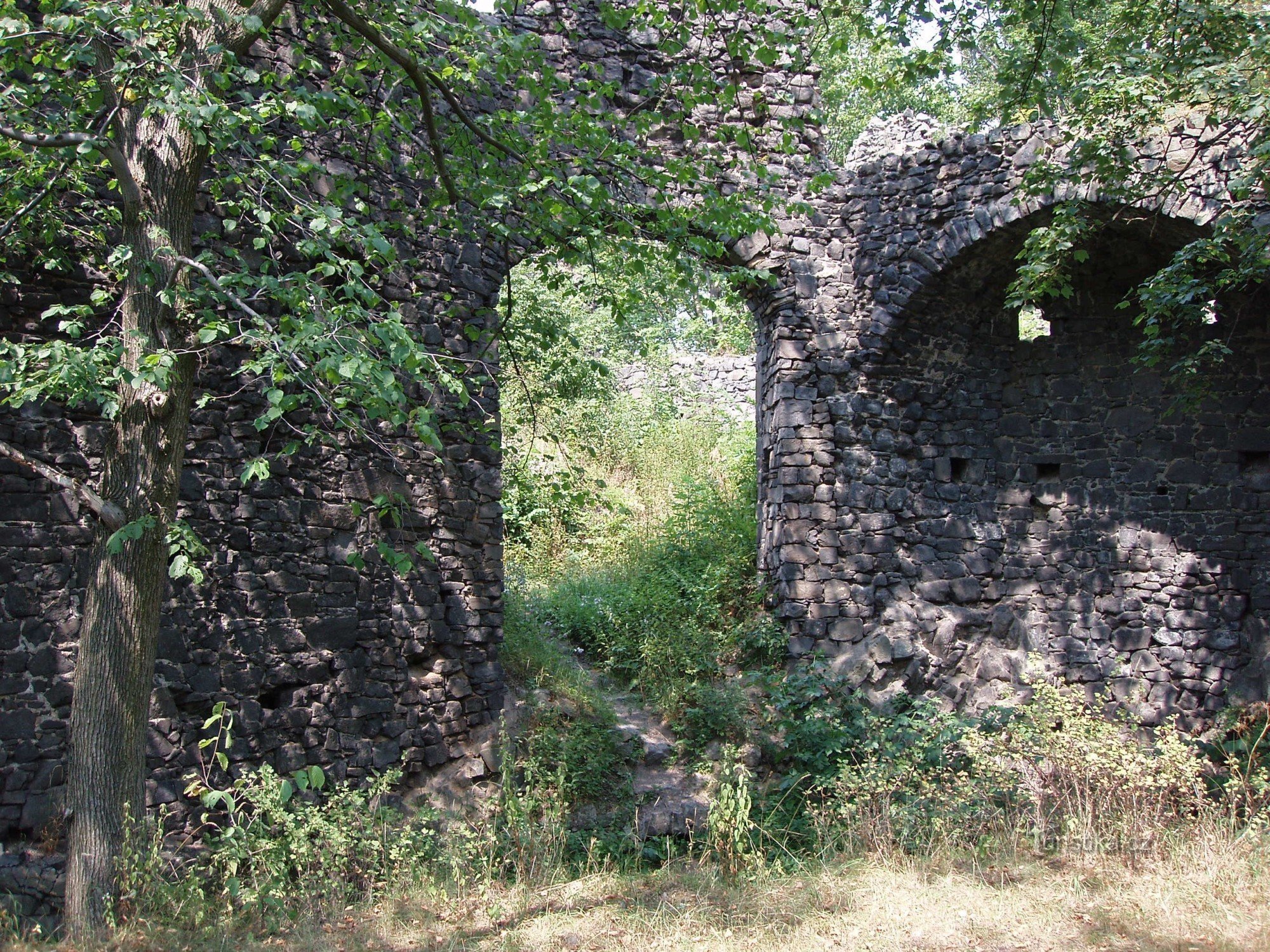 gesloten toegangspoort