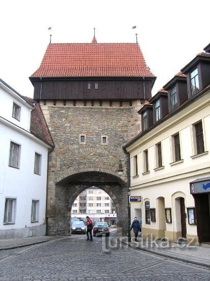 Porte Žatecká - vue depuis le centre-ville