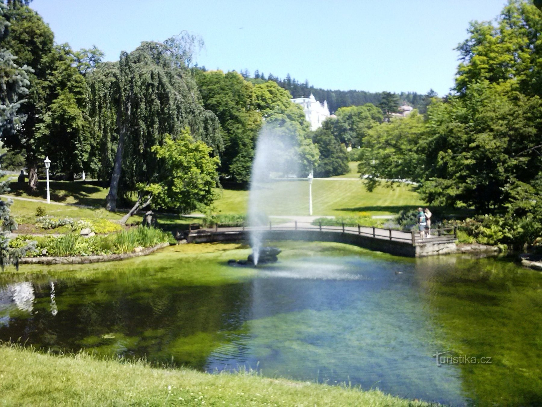 I turned onto Hlavní třída, the park stretches along its entire length