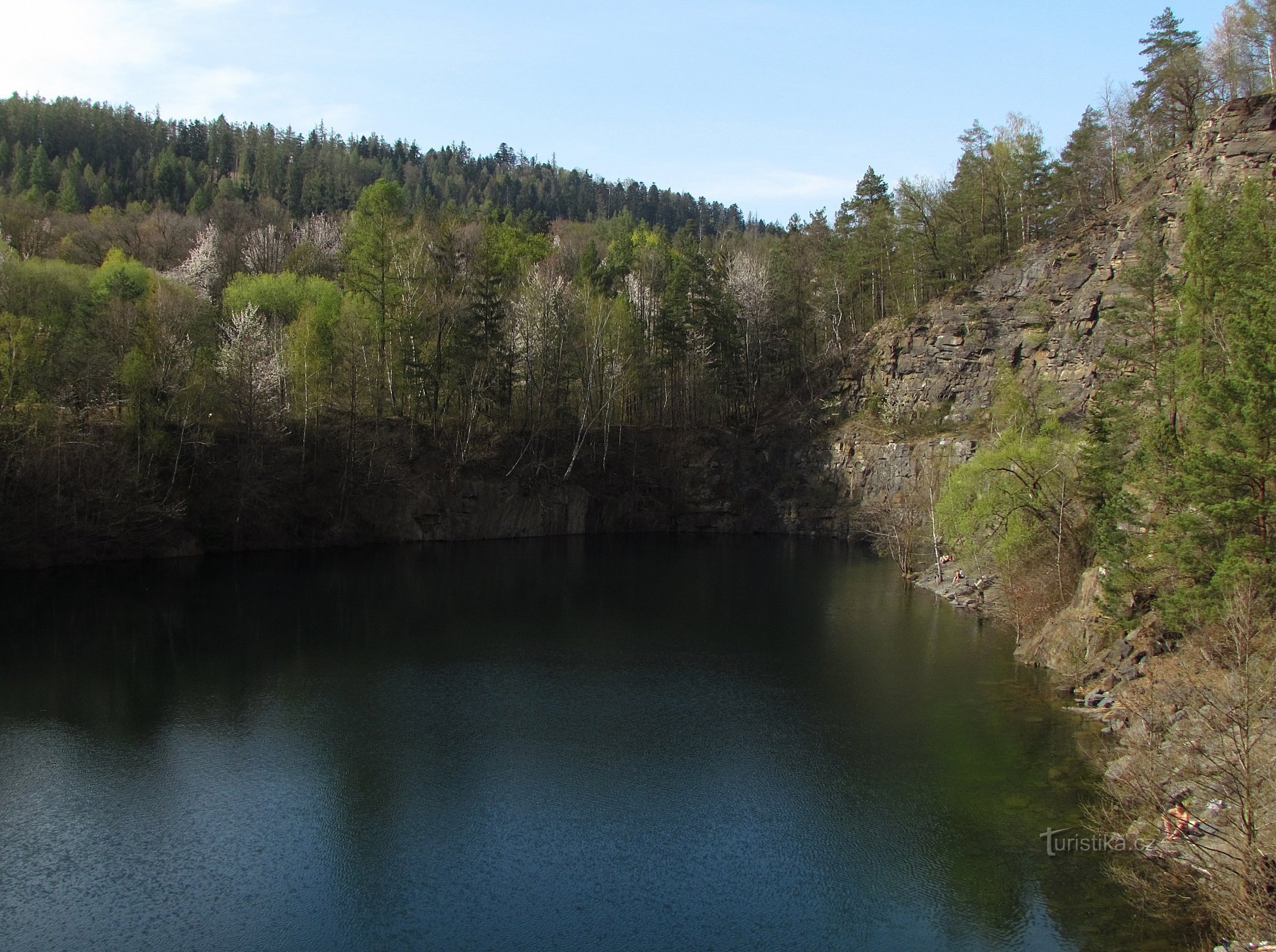 Olšovec近くの浸水した採石場 - PředníとZadnískála