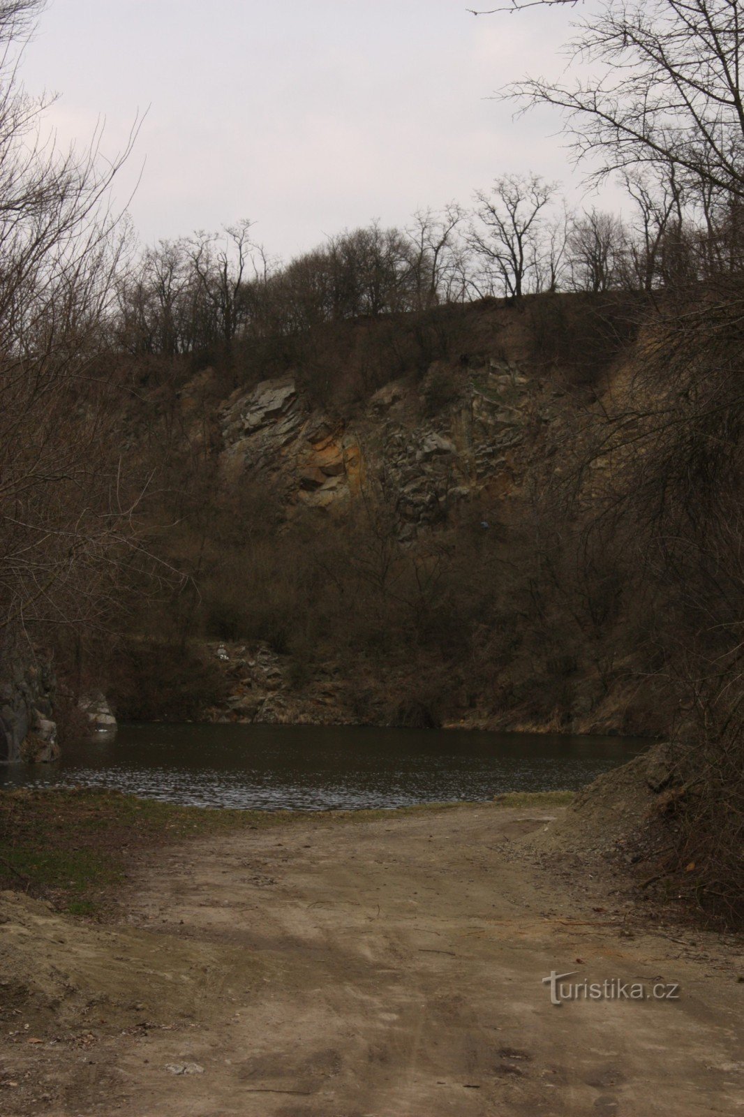 Poplavljen kamnolom Hradčany - Kobeřice, dostopna cesta
