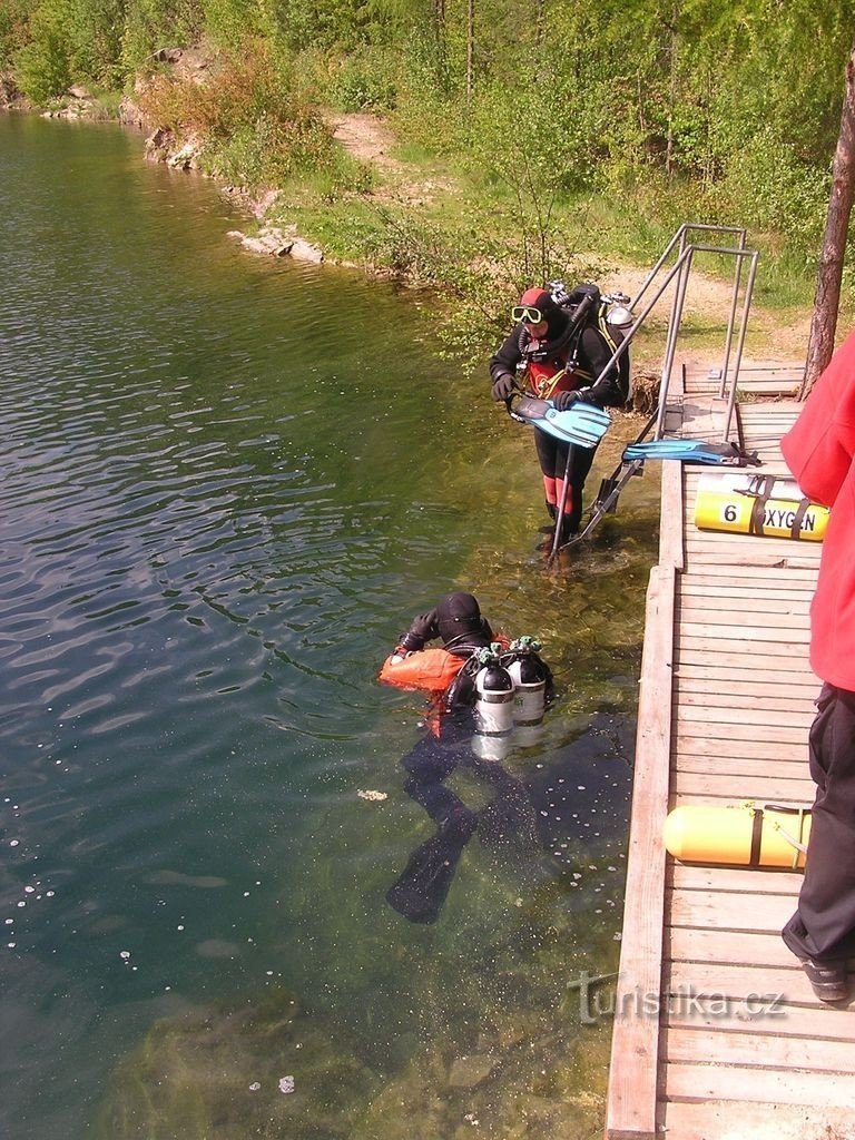 Flooded quarry - divers in action - 9.5.2009/XNUMX/XNUMX