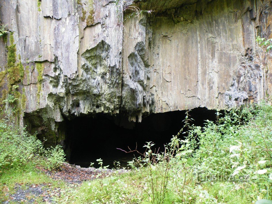 Una cava muraria allagata nella località Fiore Giallo