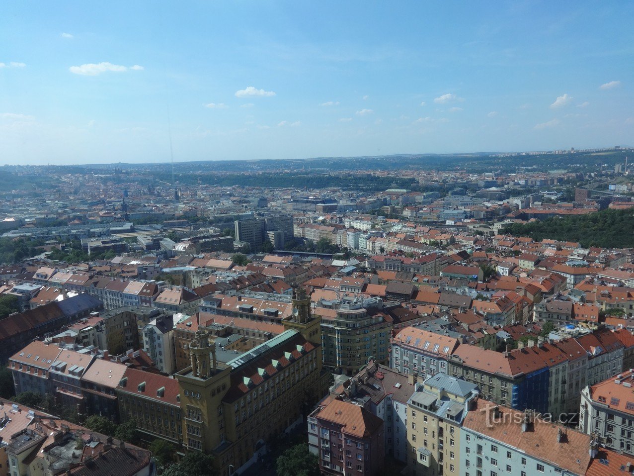 Maudite fusée avec des bébés noirs ou près de 12 XNUMX tonnes à Prague à Žižkov