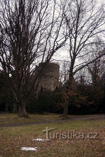 Les vestiges des fortifications de Zruče