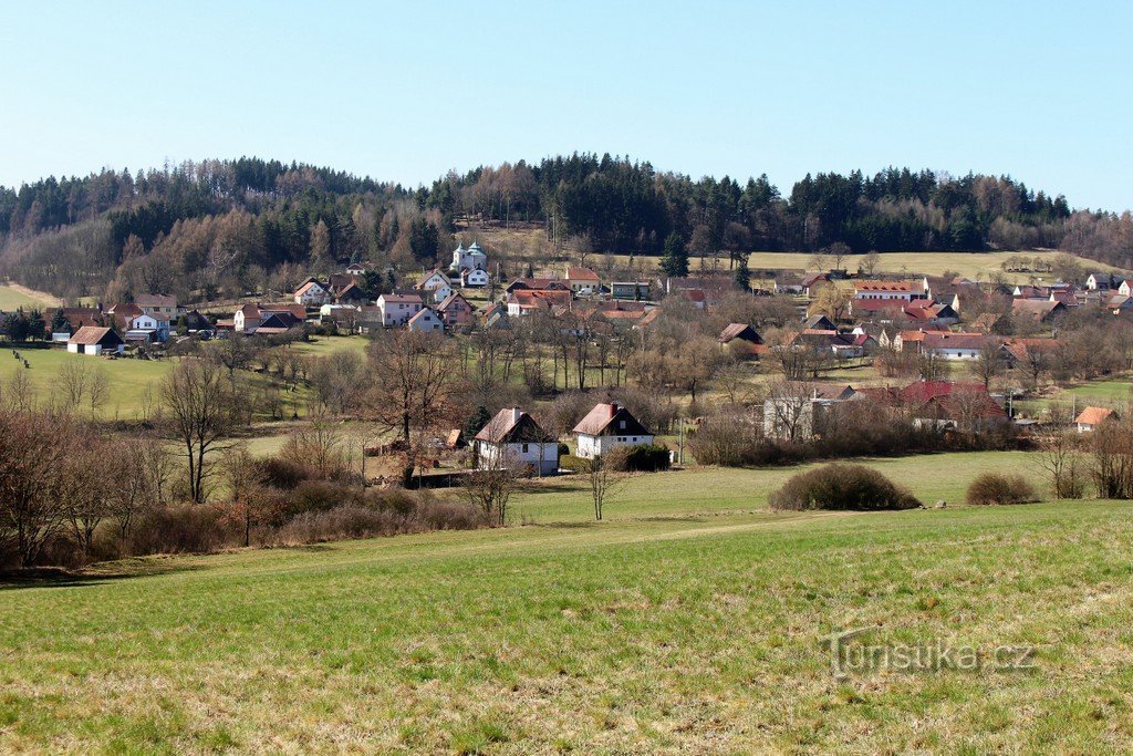 Zborovy, pohled z cesty na Hrádek