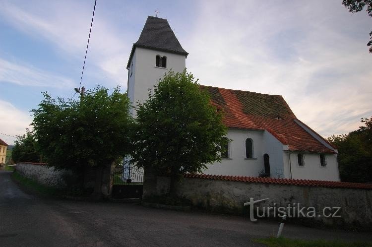 Zbynice: Kostel Zvěstování Panny Marie, je  románského původu. Byl postavený již