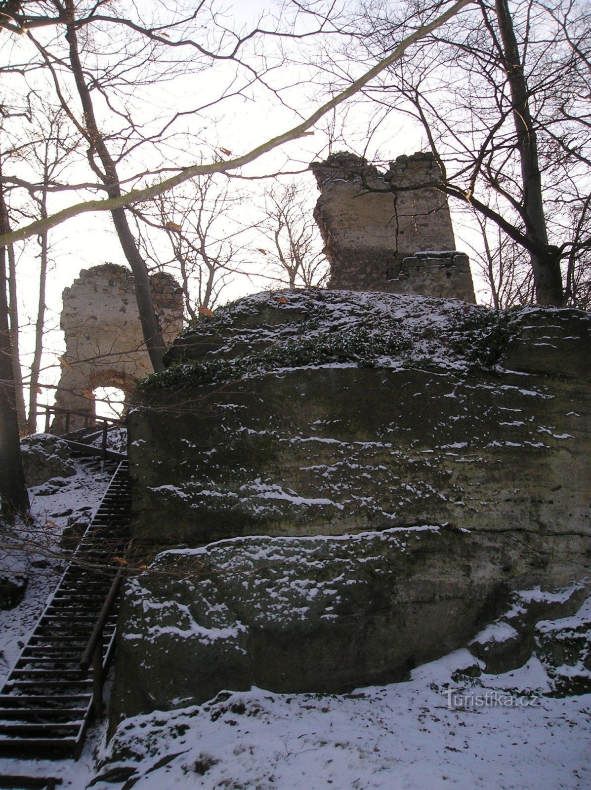 Rester av Děvín slott