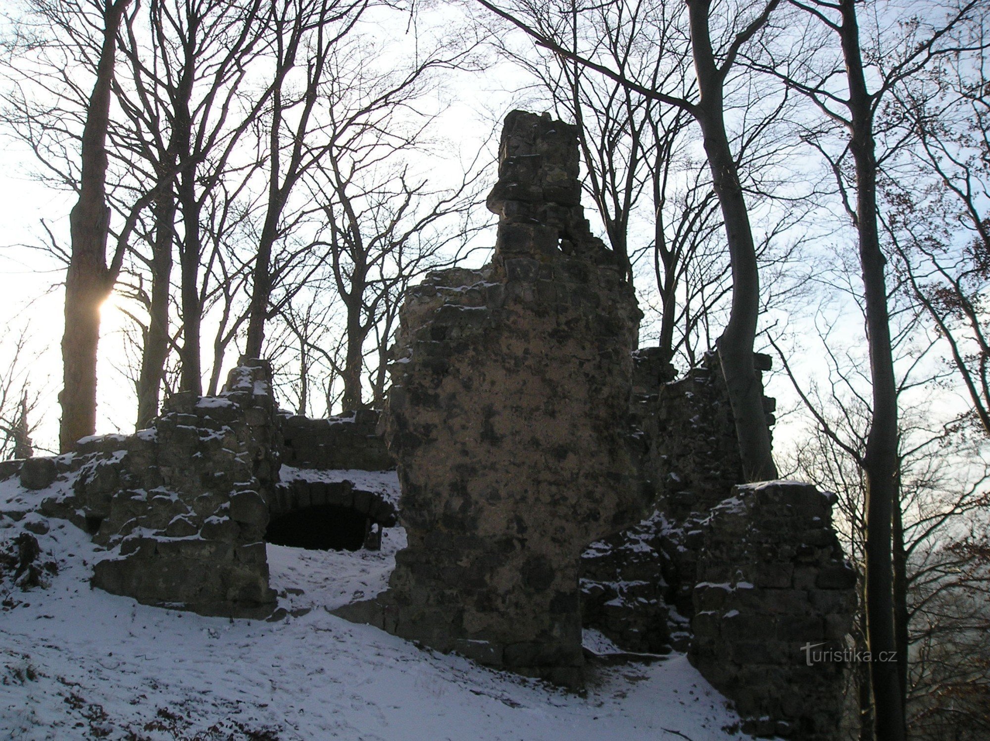 Restos del castillo de Děvín