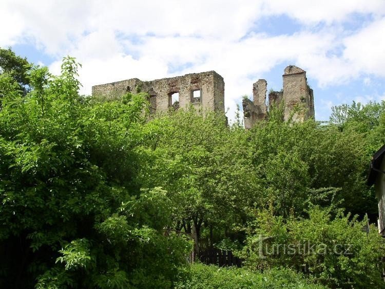 Restos del castillo de Košumberk