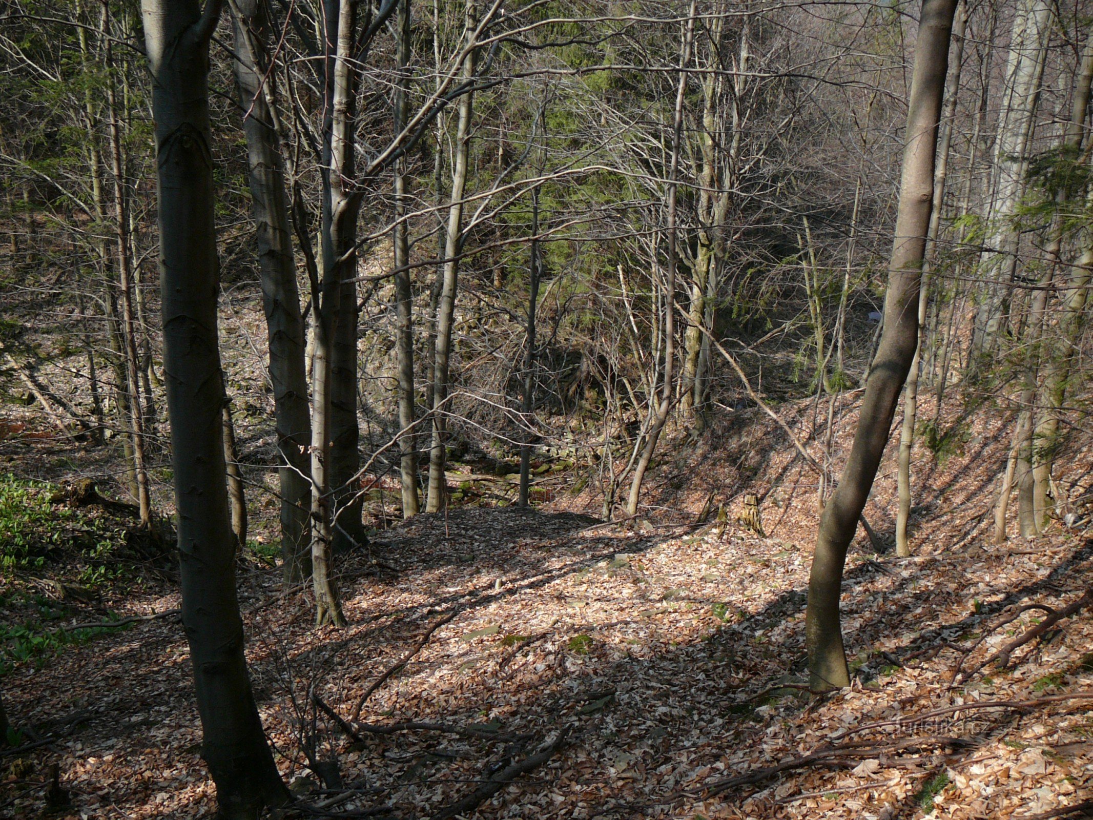 resterne af Vlaský-dæmningen fra højre bred
