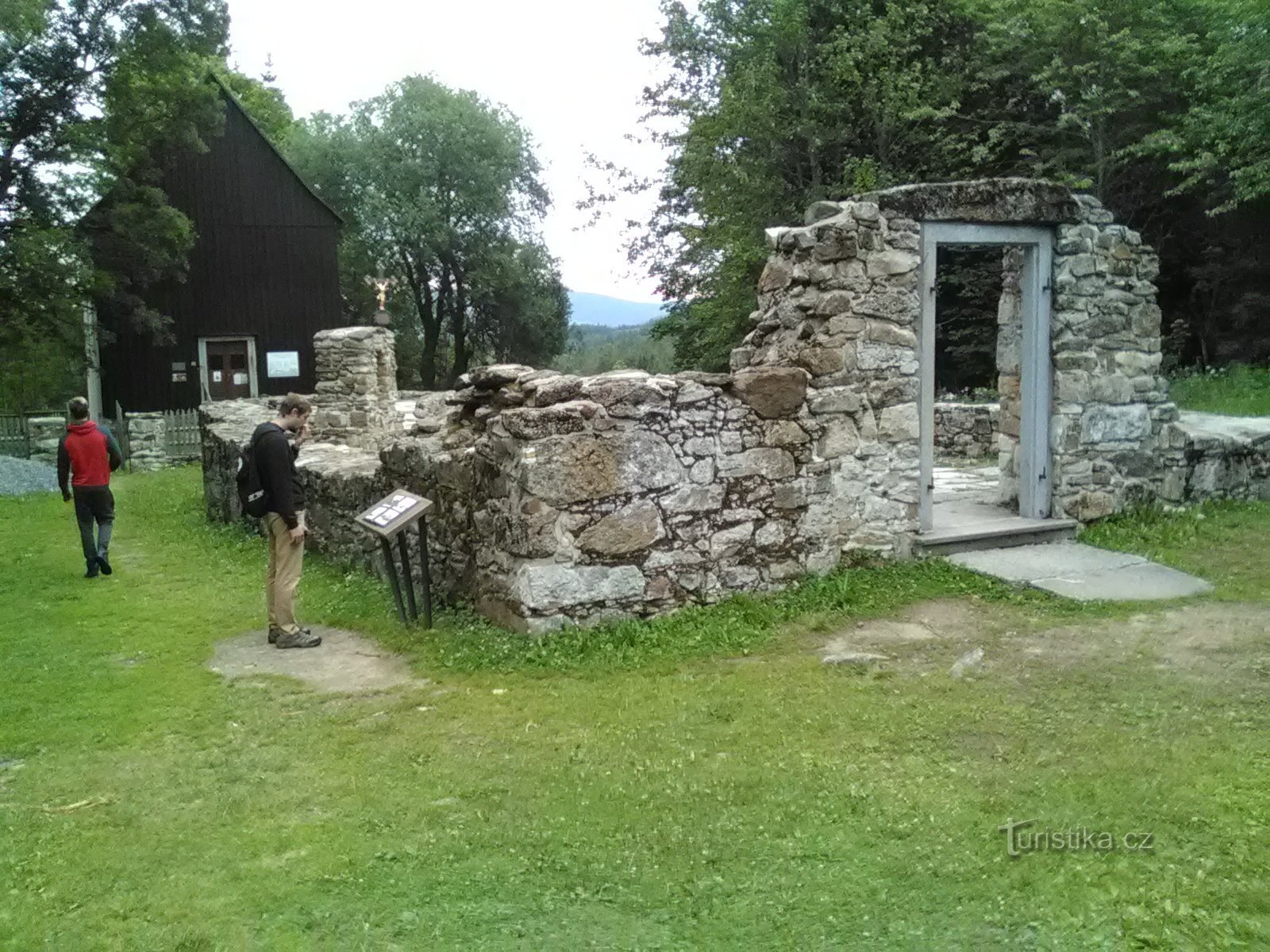 Überreste der Kirche