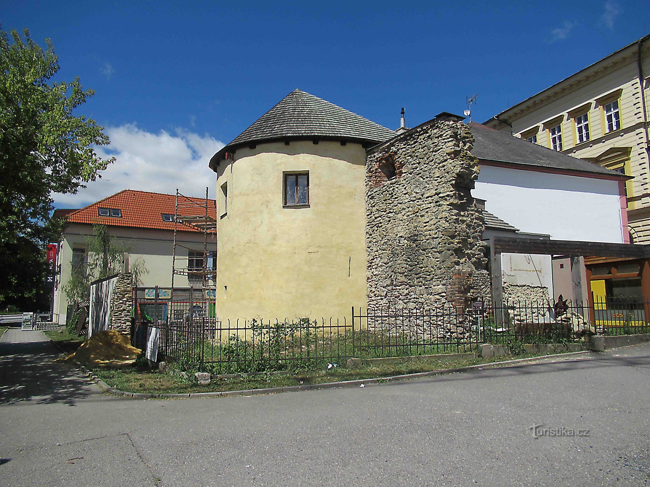 De overblijfselen van de vestingwerken van de stad in Svitavy