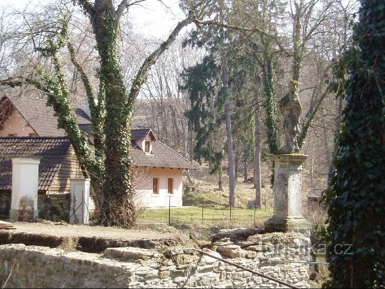 remains of the bridge over Vrchlica