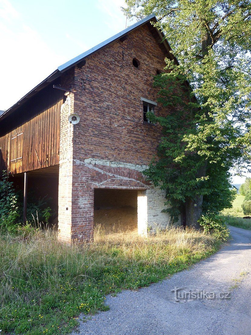 Les vestiges du domaine de Křivý Dvůr