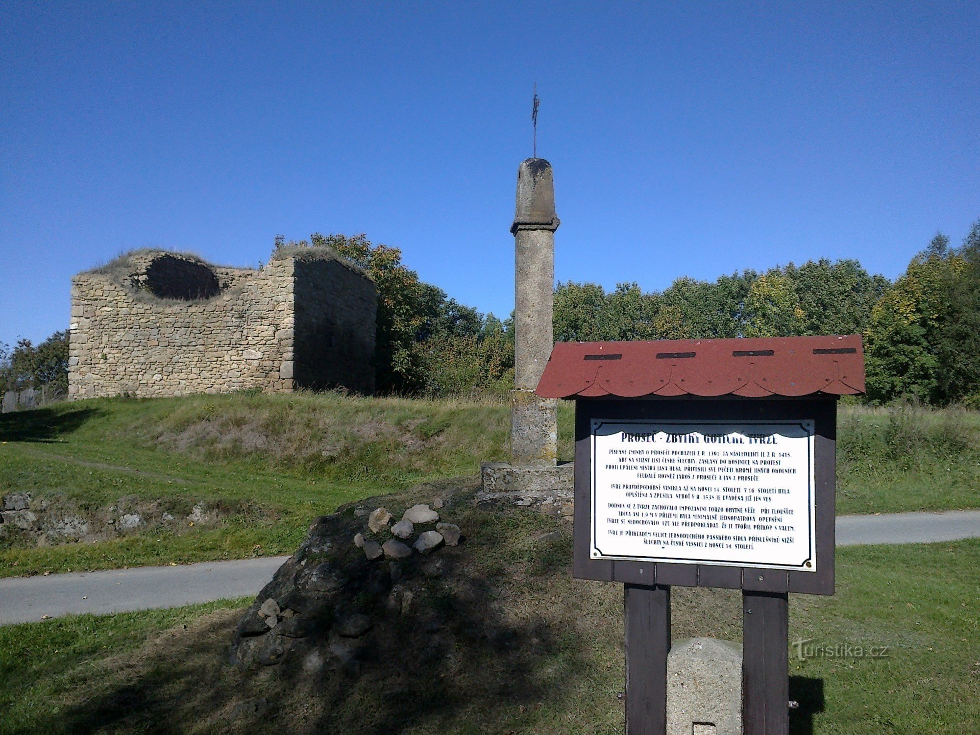 Restos de la fortaleza en Proseč.