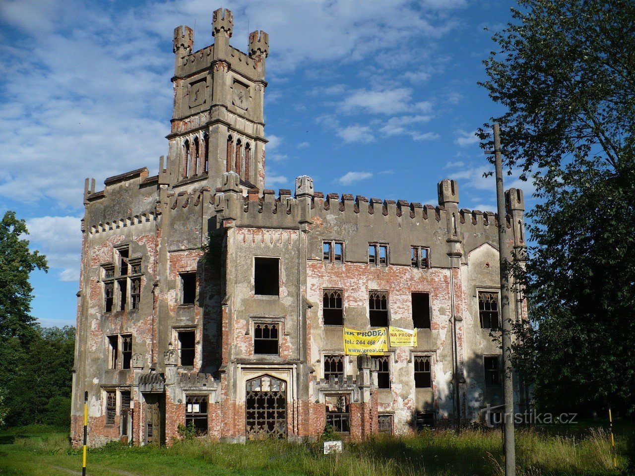 Malá Hluboká en ruinas en Český Rudolec