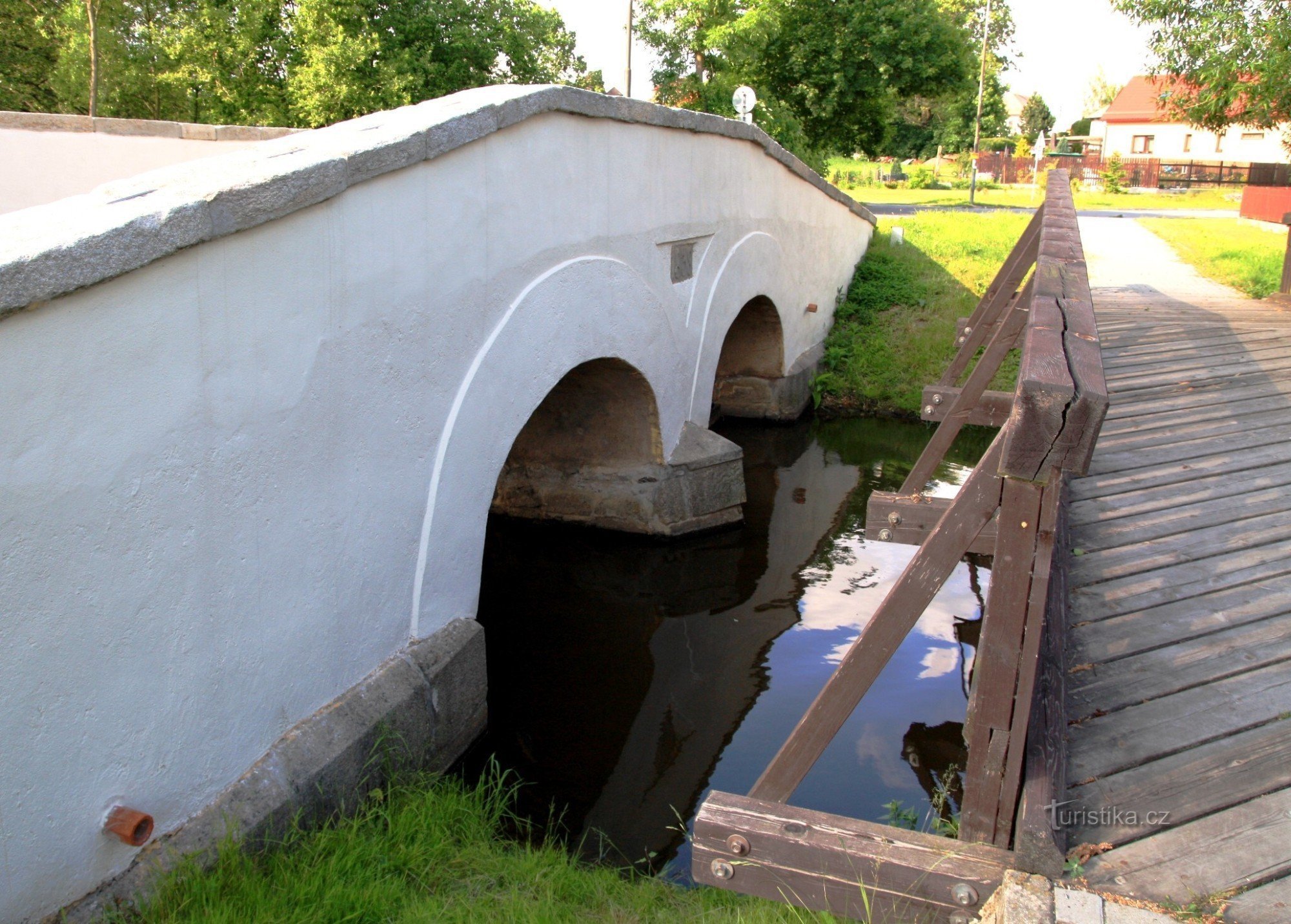 Žďár nad Sázavou - historische zweibogige Steinbrücke