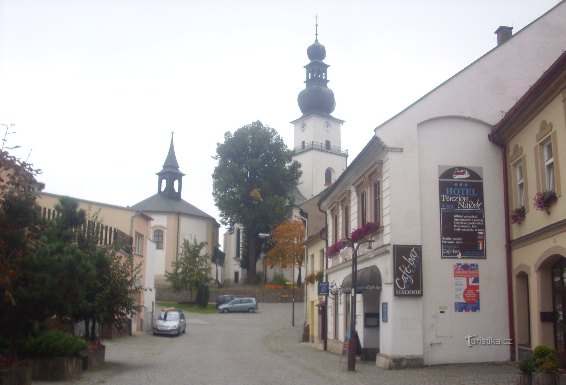 Žďár nad Sázavou - utsikt över St. Prokop och kapell