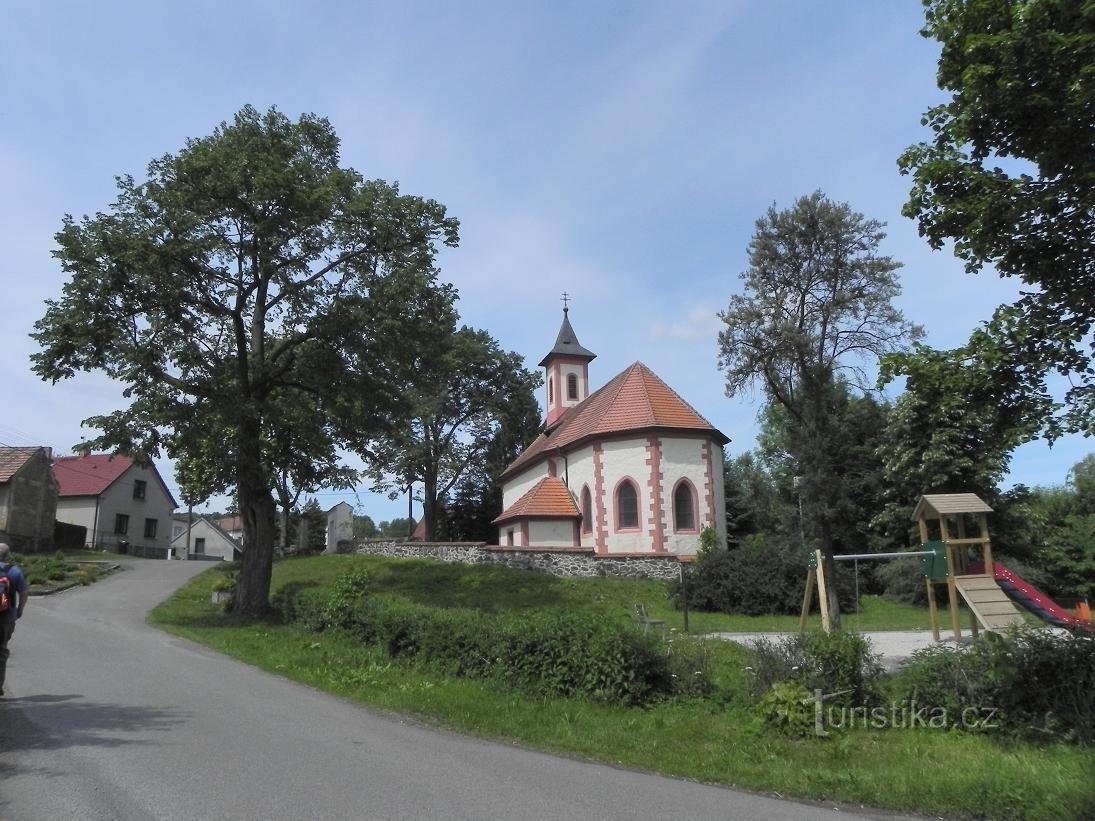 Zdemyslice, iglesia de St. Nicolás