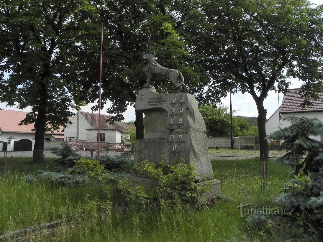 Zdemyslice, một tượng đài cho những người đã ngã xuống từ phía bên kia