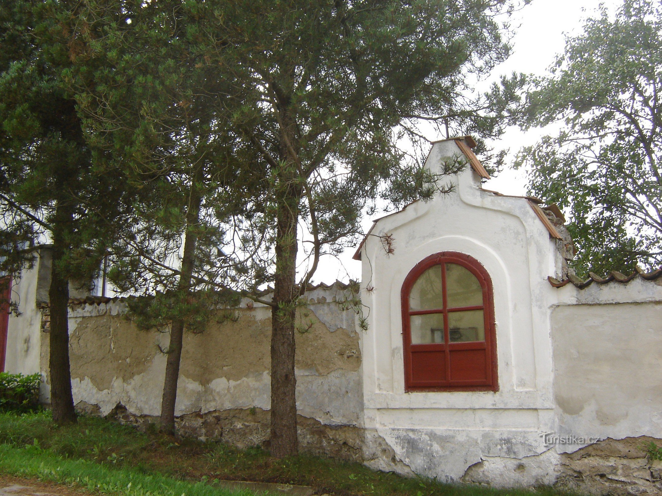 capilla de ladrillo en el n. 12 Haškovcova Lhota